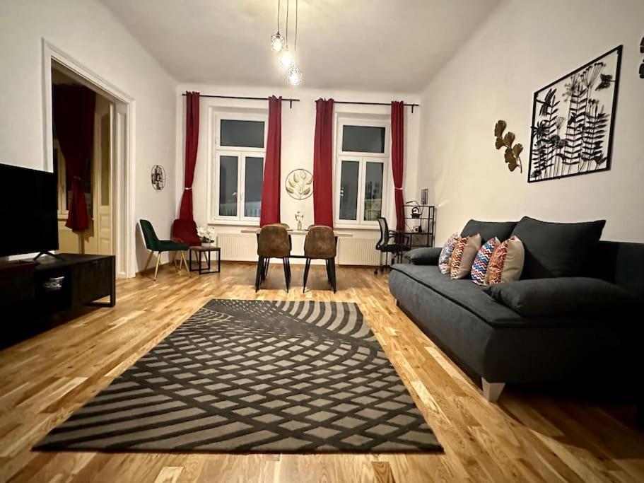 Klimatisierter Wiener Altbauflair Im Zentrum Wiens Экстерьер фото