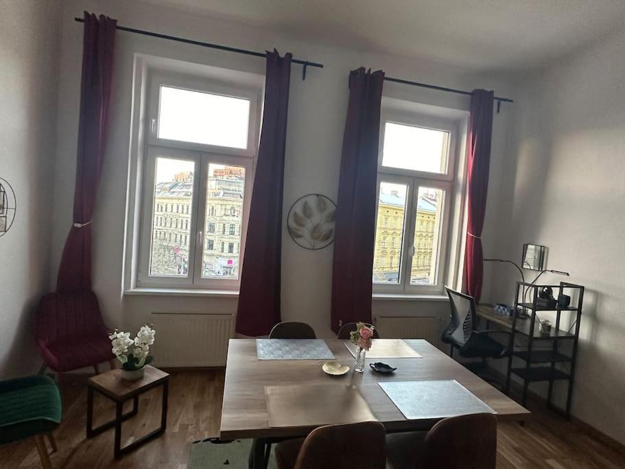 Klimatisierter Wiener Altbauflair Im Zentrum Wiens Экстерьер фото